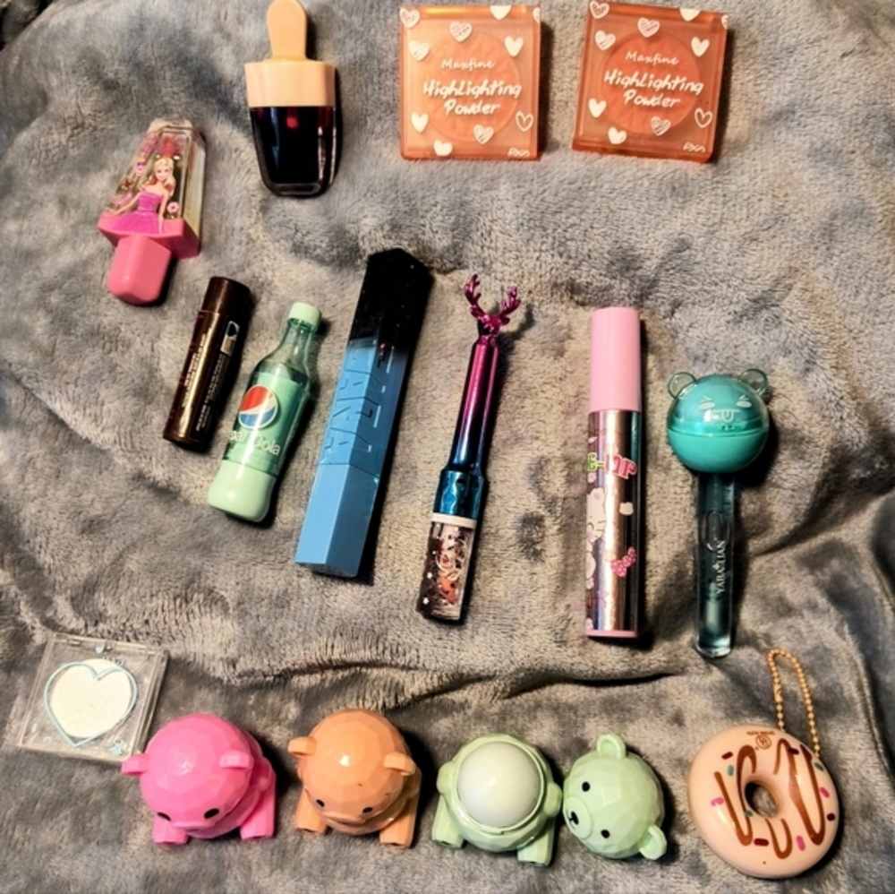 ASSORTED 15 PC TEEN COSMETIC MAKEUP BUNDLE PERFECT STOCKING STUFFERS!!! NEW!